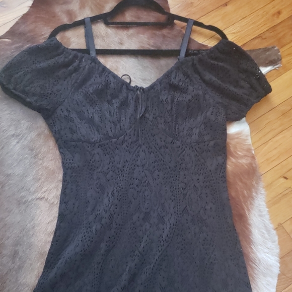 Lace Silhouette Dress - Picture 2 of 4